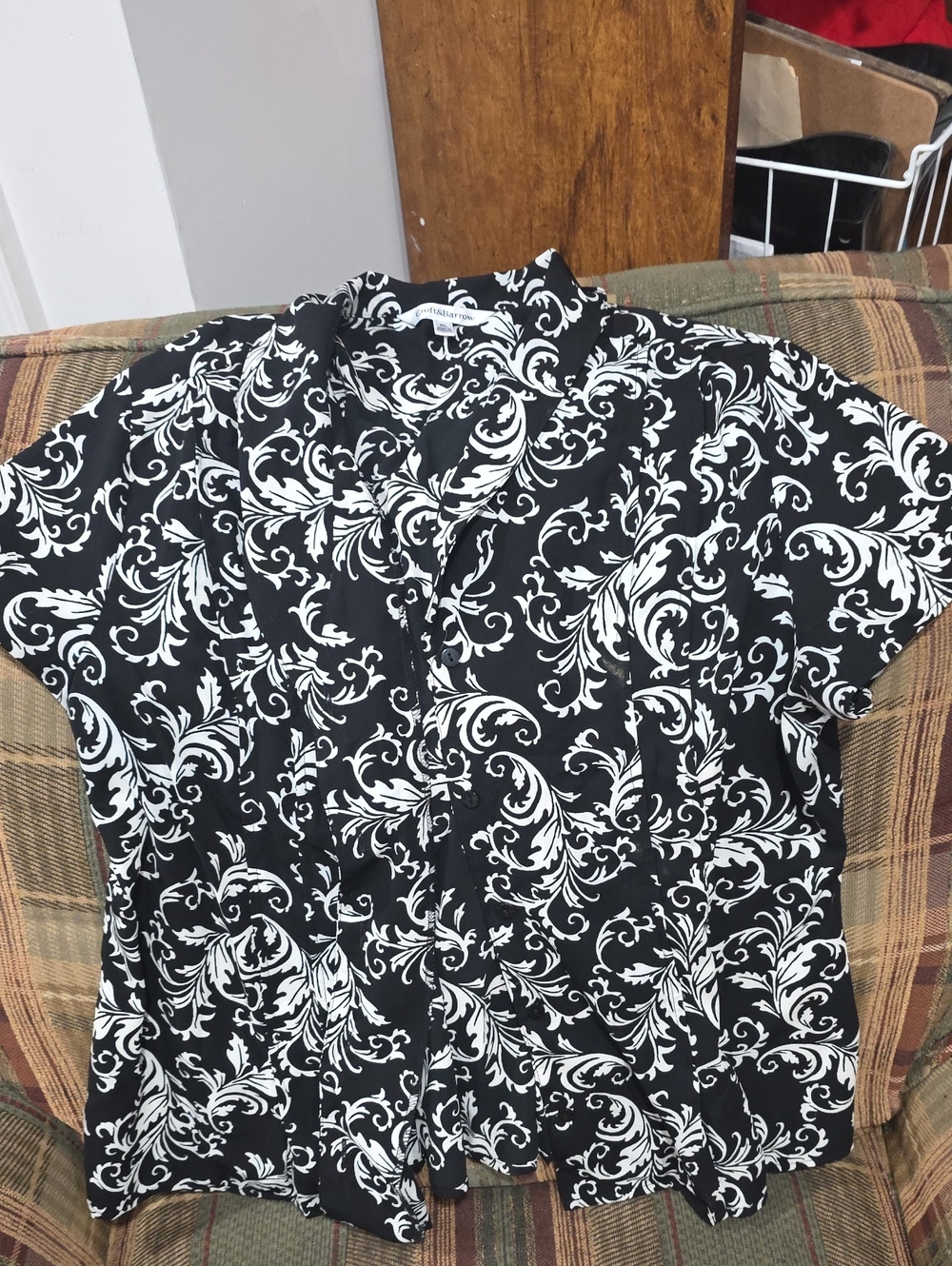 croft & barrow Black and White Floral Scroll Button-Up Blouse